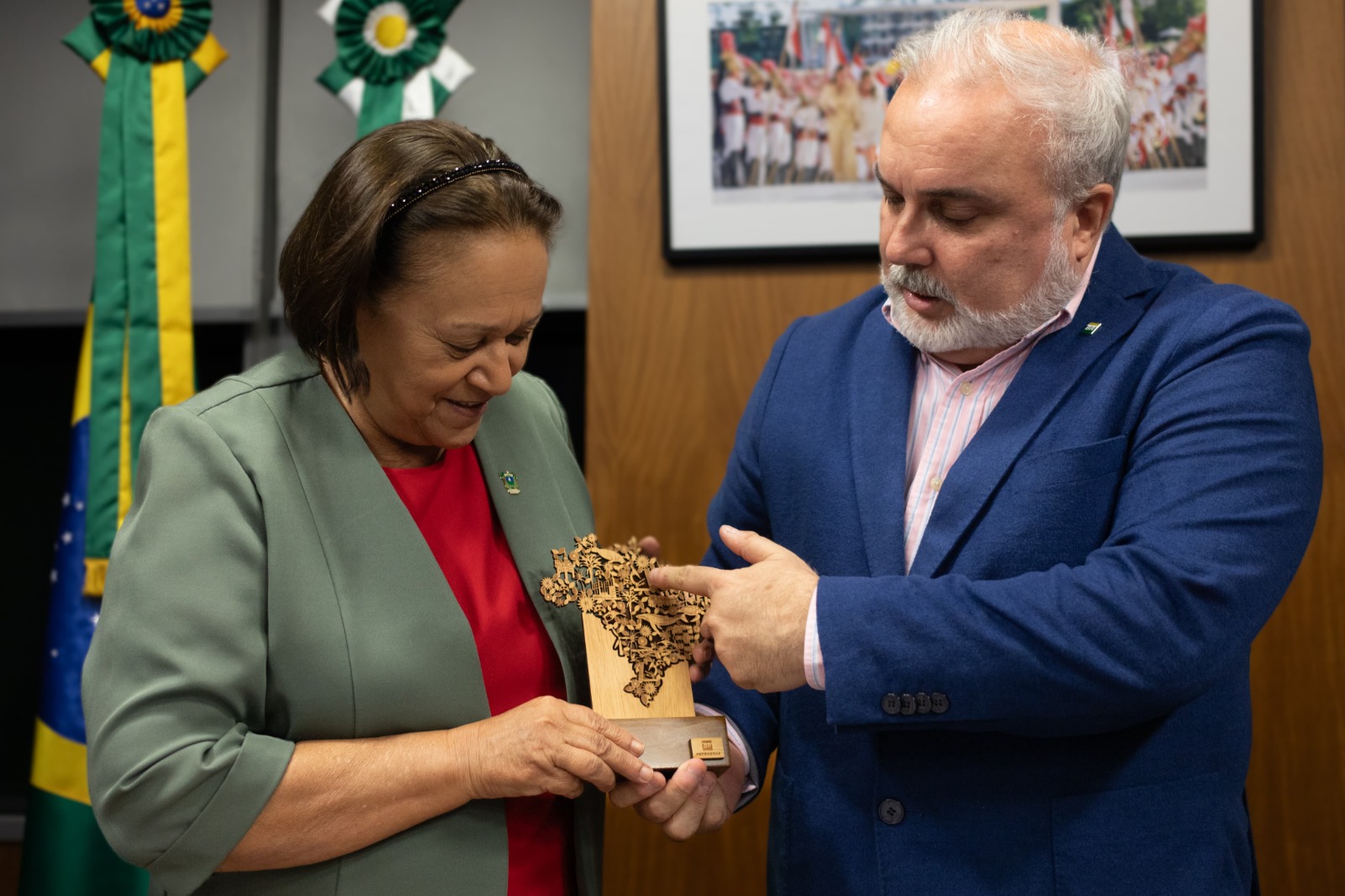 Após silêncio nos dias de fritura Fátima surge ao lado de Jean Paul