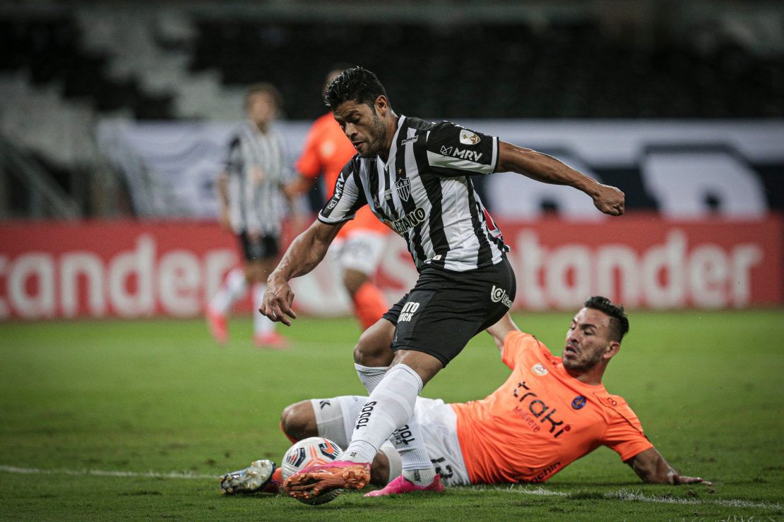 Hulk marcou o terceiro gol da vitória atleticana