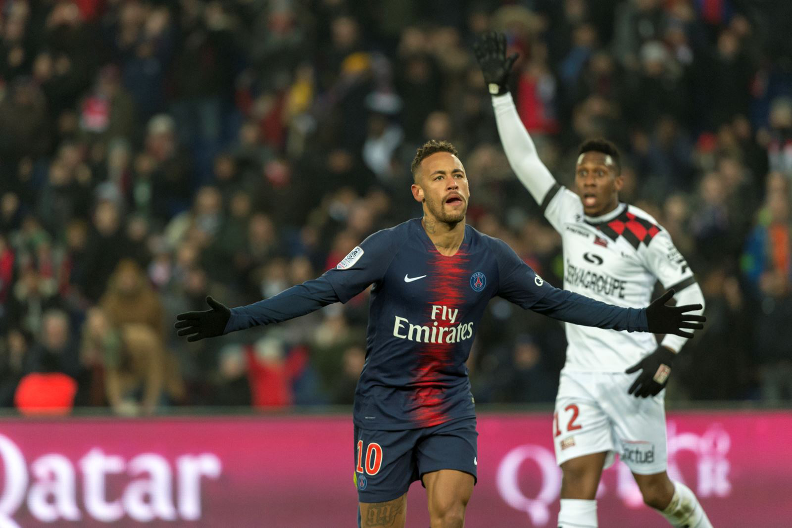 Neymar negocia para trocar PSG pelo Manchester United, diz jornal