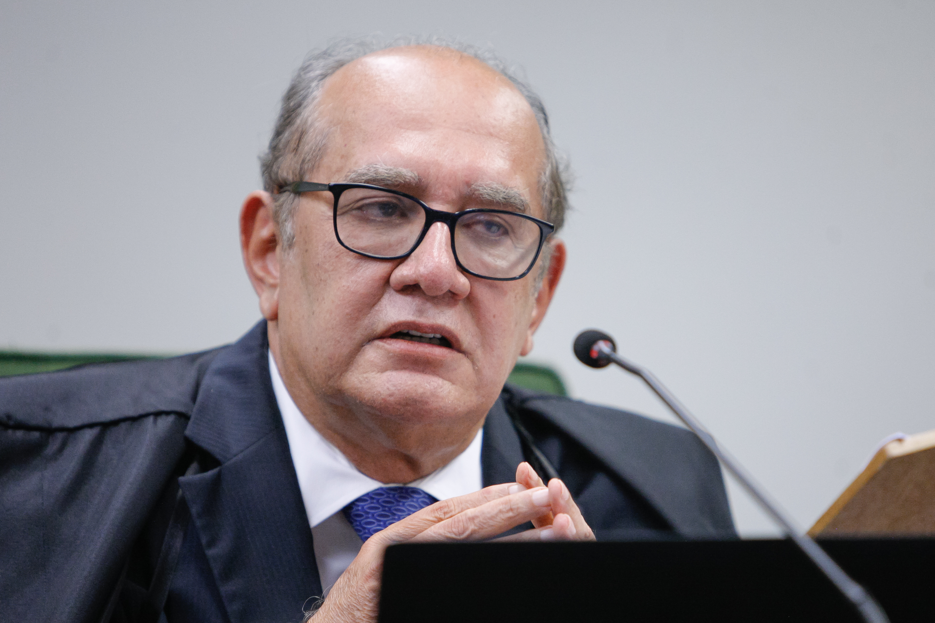 Gilmar Mendes toma posse na cadeira de ministro substituto no TSE