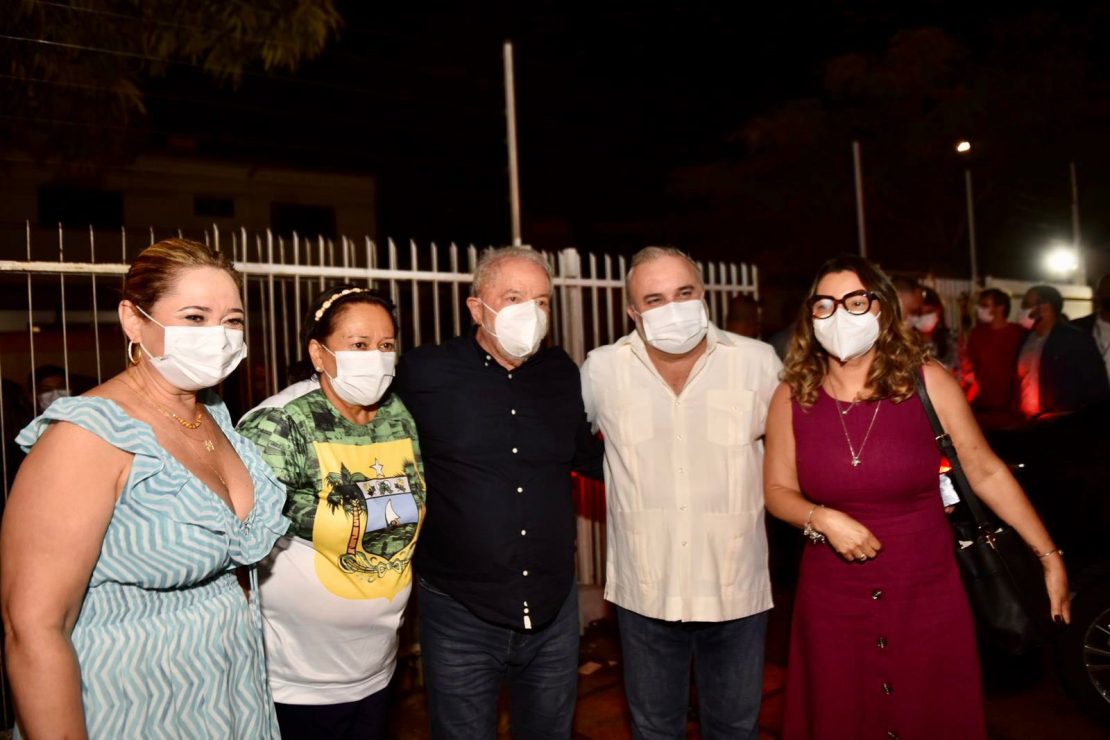 Na noite desta segunda-feira (23) Lula jantou na casa do senador Jean Paul