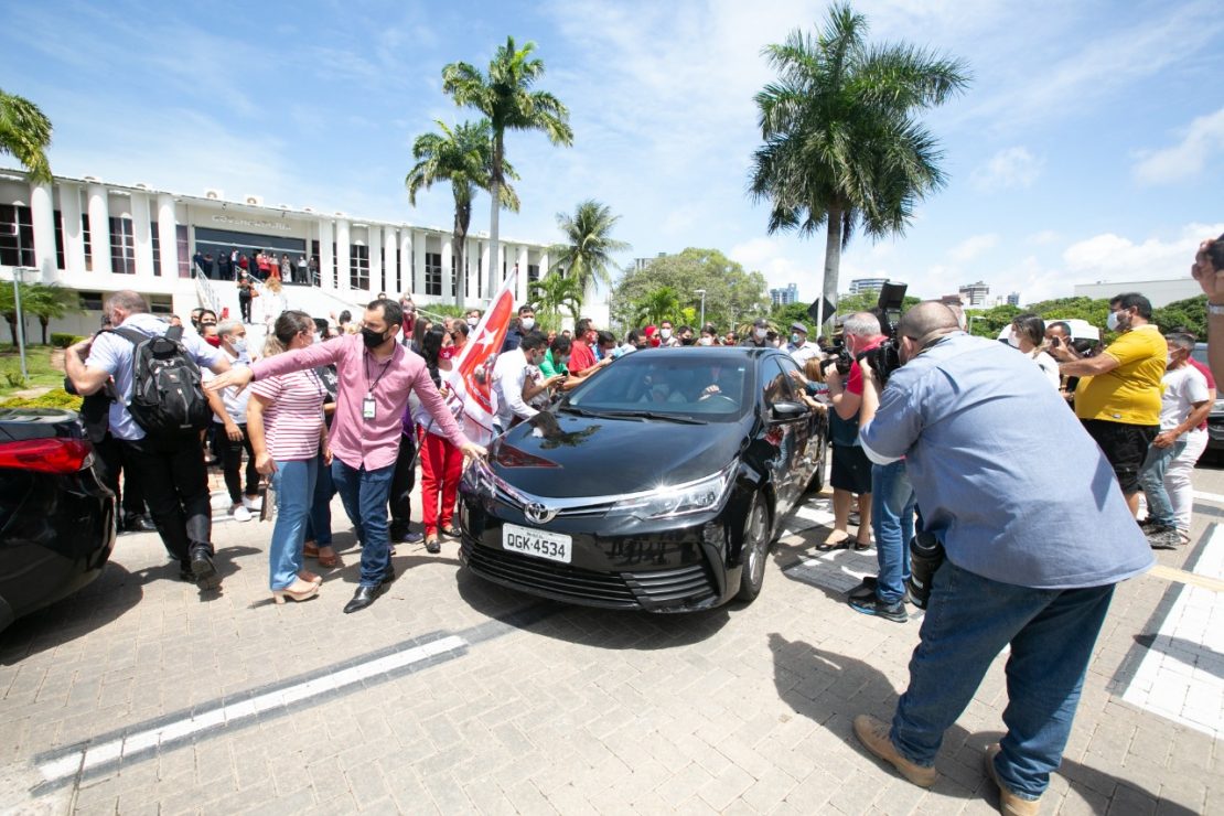 Carro com Lula