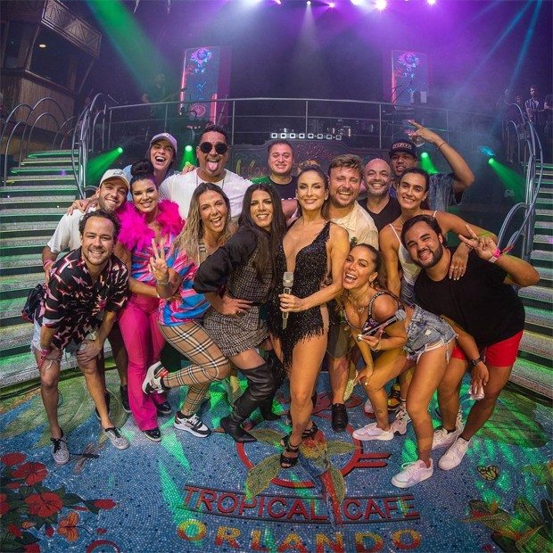 Claudia Leitte recebe Anitta, Xanddy e Carla Perez em show nos Estados Unidos