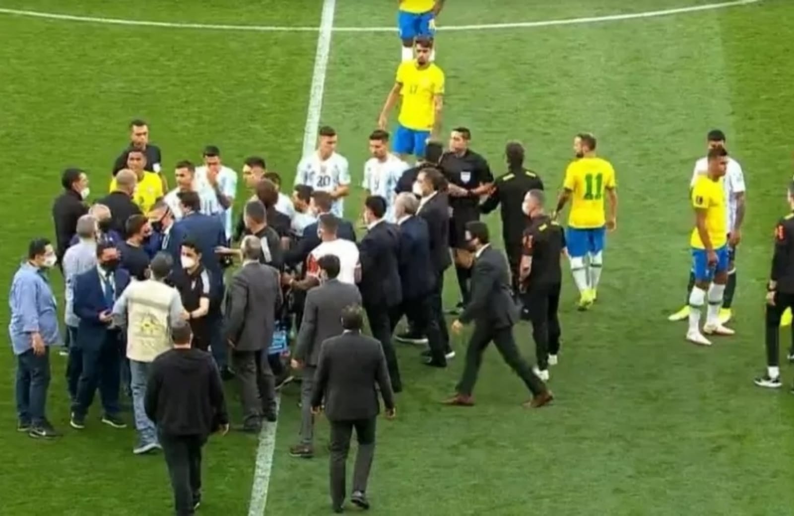 Anvisa interrompe jogo, e zoeiras com Brasil x Argentina bombam na