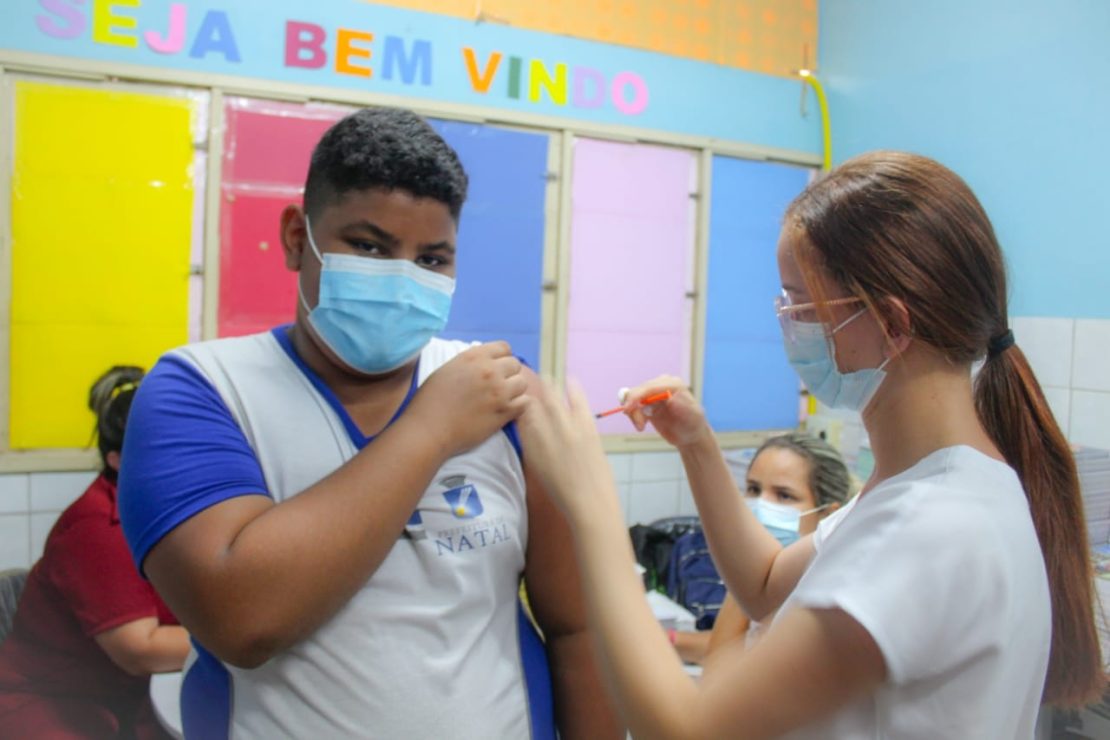 Vacinação para adolescentes em escolas