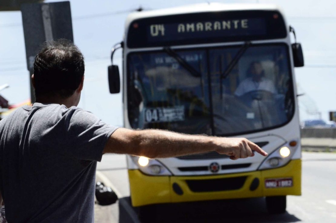 ônibus transporte público