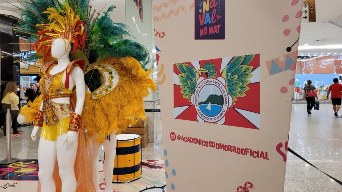 Natal Shopping realiza exposição de fantasias de escolas de samba