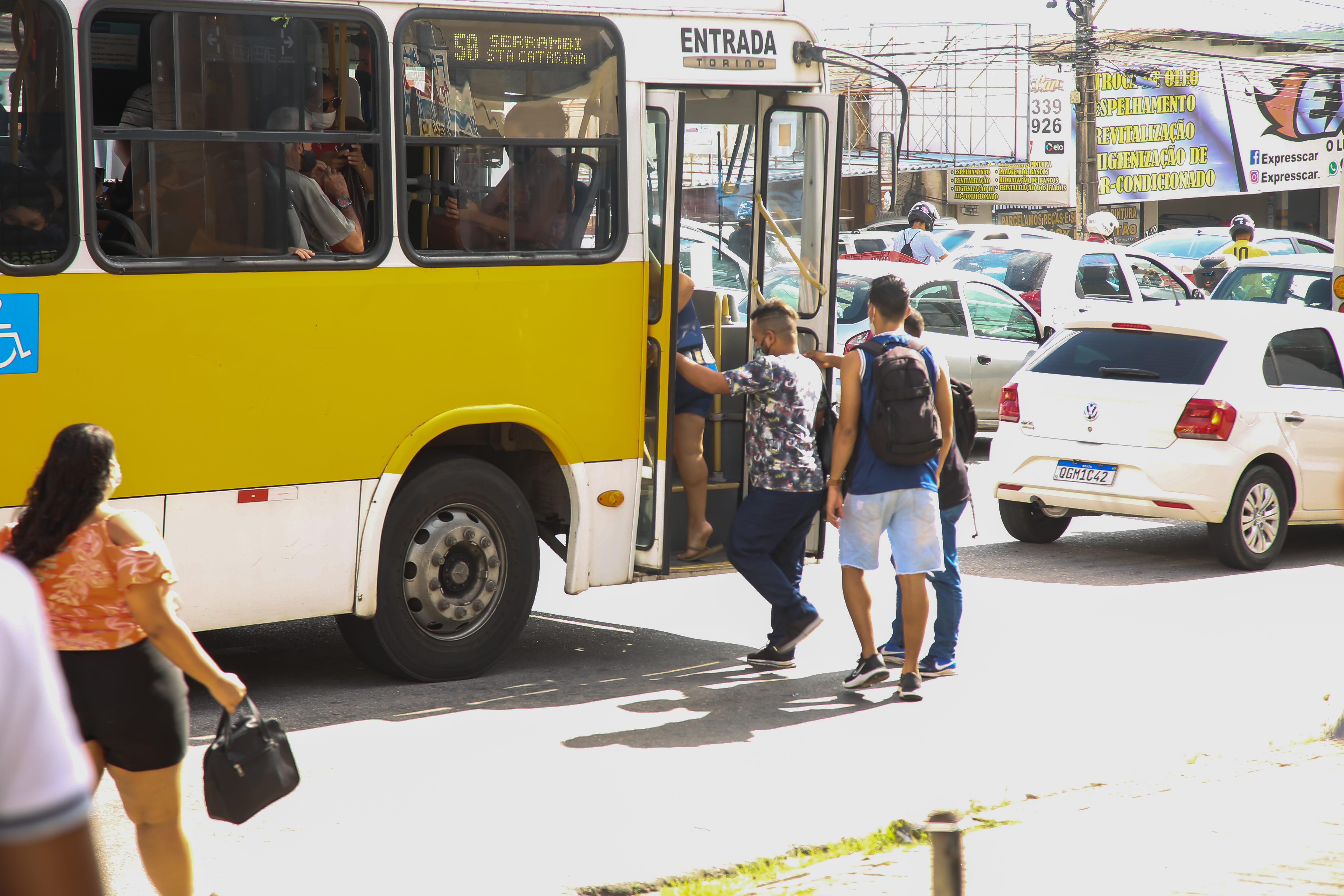 População sofre com superlotação do transporte coletivo em Natal | NOVO  Notícias