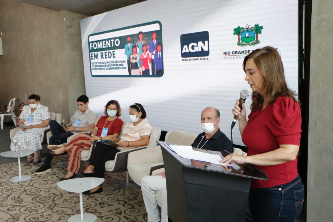 Márcia Maia faz anuncio durante evento da AGN