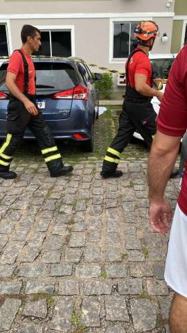 Bombeiros foram até o local