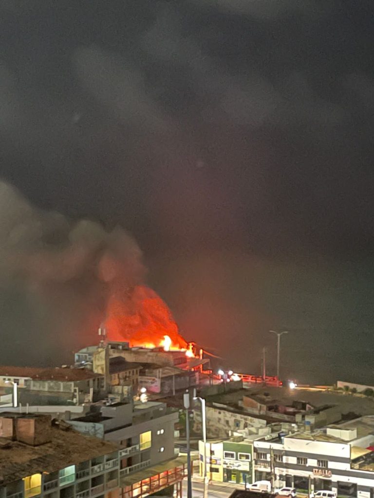 Incêndio na Ponta do Morcego