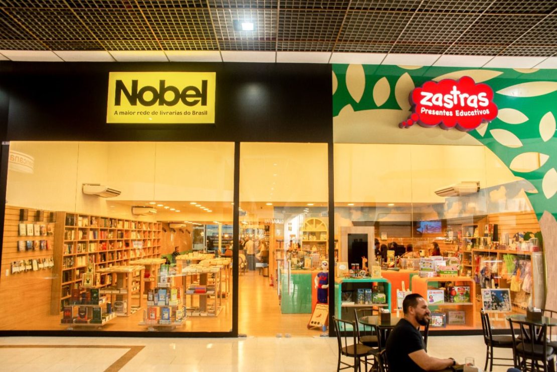 Livraria Nobel no Praia Shopping