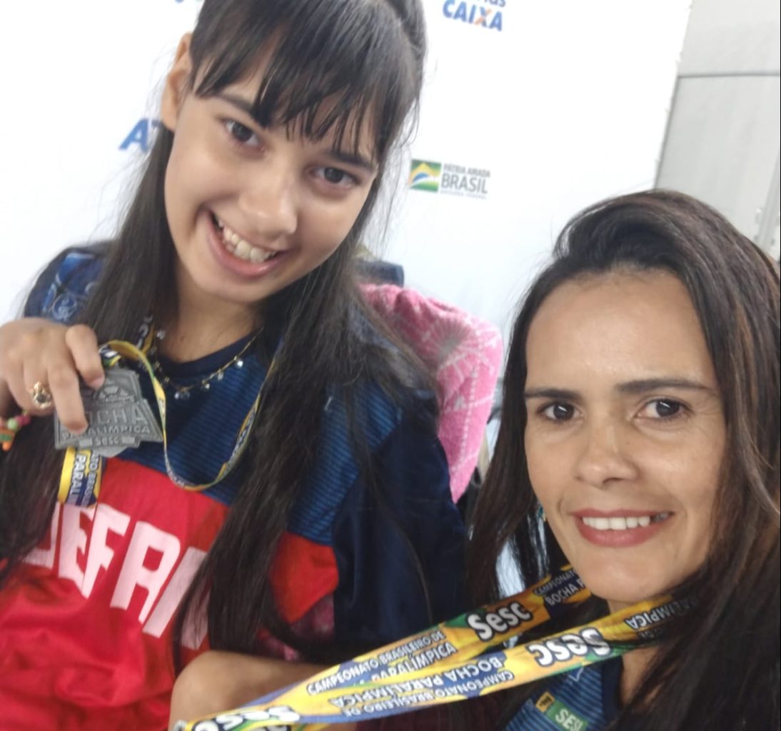 Sara Gomes Dias e Flávia Gomes da Silva