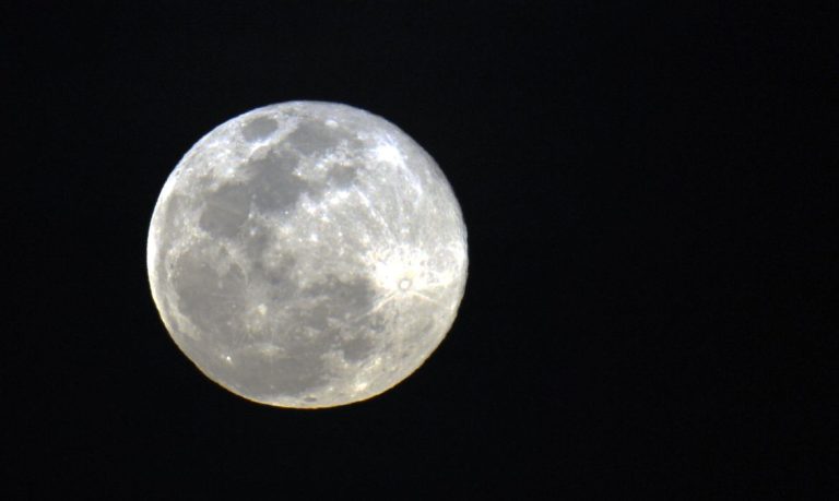 Superlua será visível na noite desta segunda-feira – Foto: Marcello Casal Jr/Agência Brasil