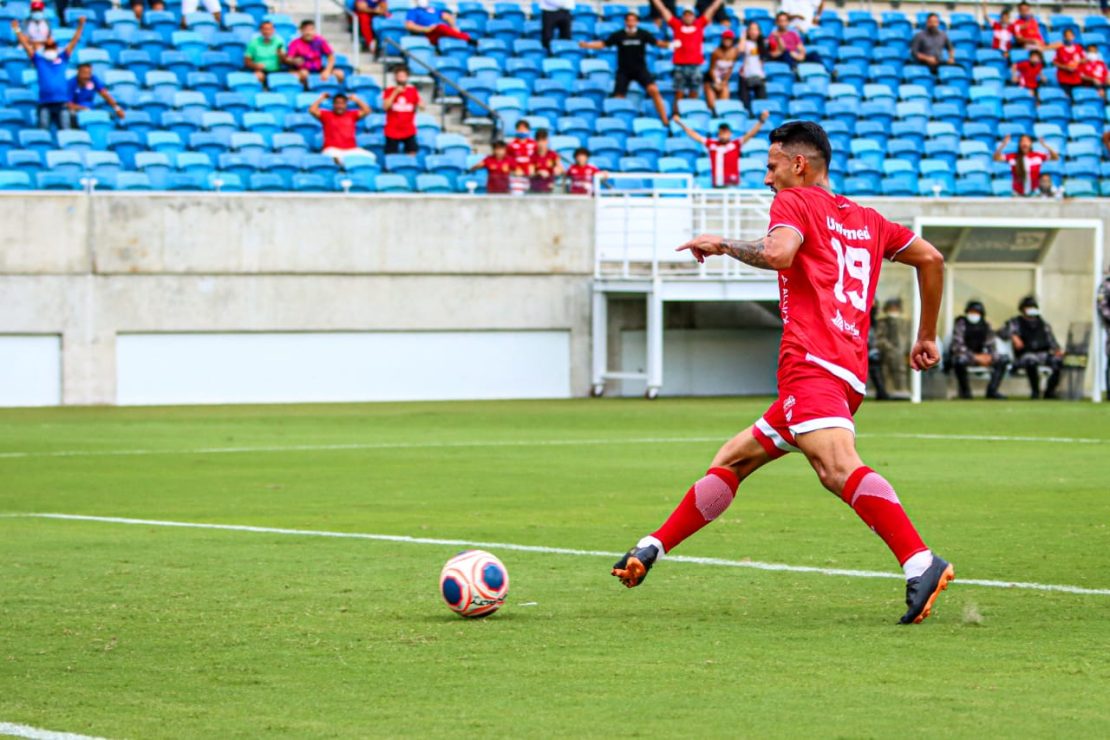 Mayco Félix deixa o América