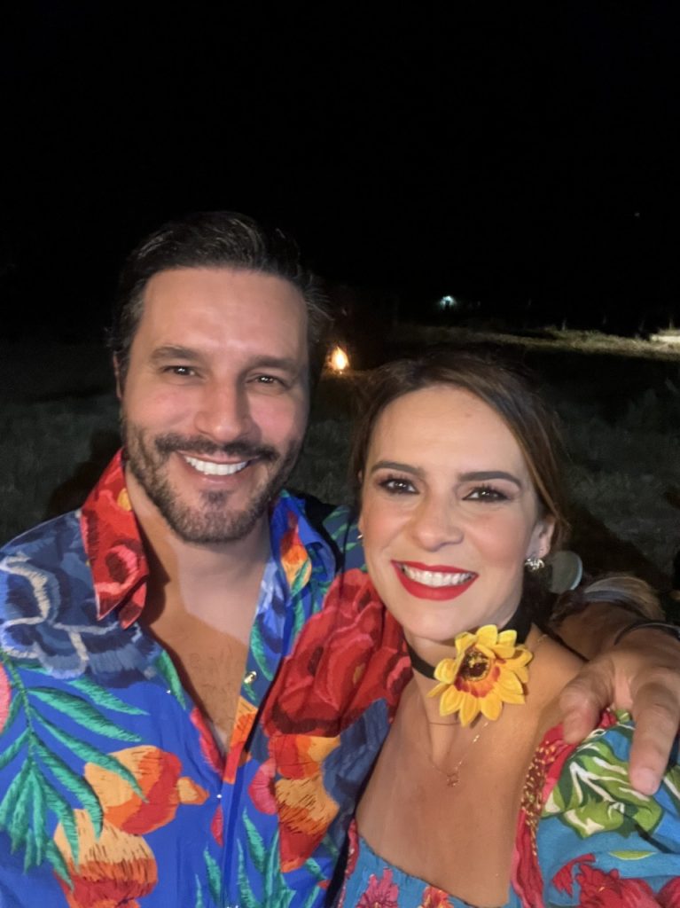 Festejando São João, a vereadora Júlia Arruda e o publicitário Renato Quaresma - Foto: Cedida