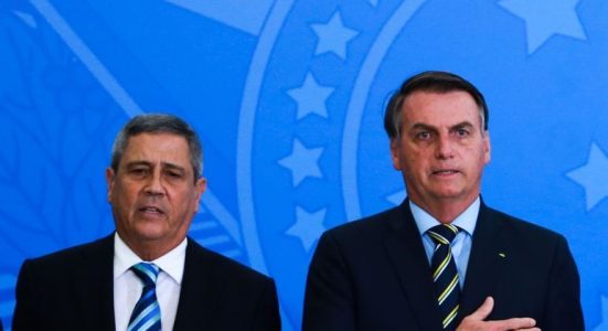 Presidente Jair Bolsonaro com o general Walter Braga Netto – Foto: Valter Campanto/Agência Brasil