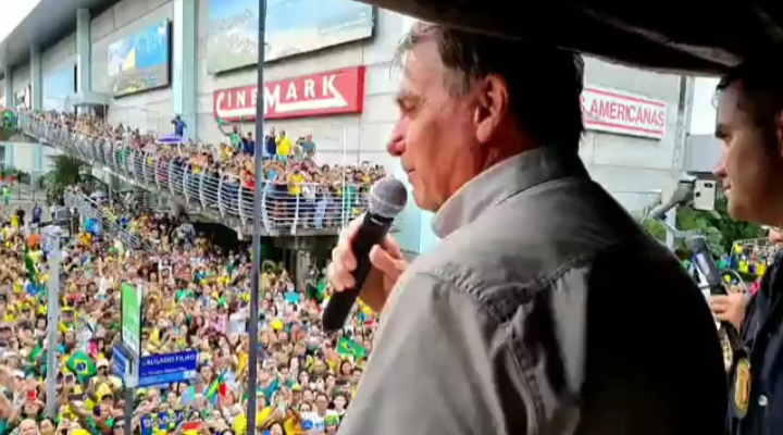 Bolsonaro discursa em Natal