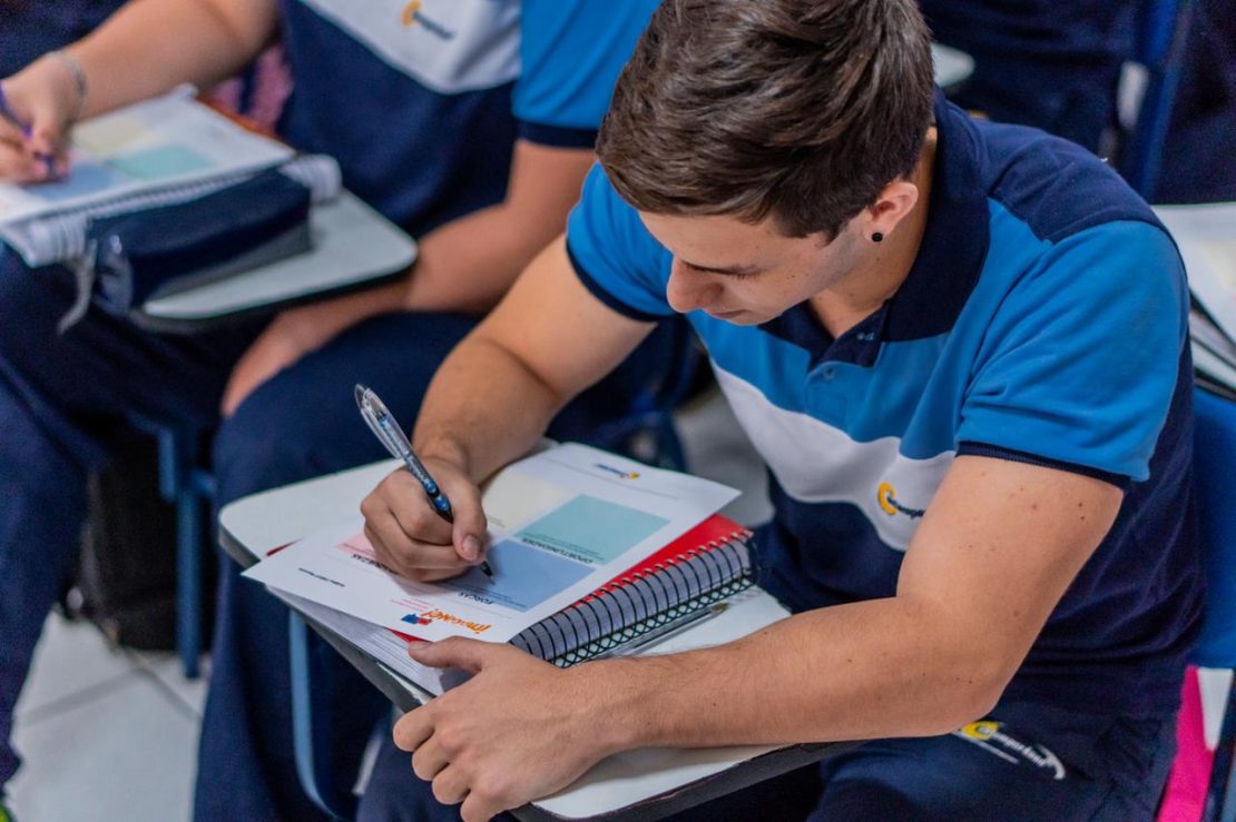 Escola Estudante Aluno Contemporâneo