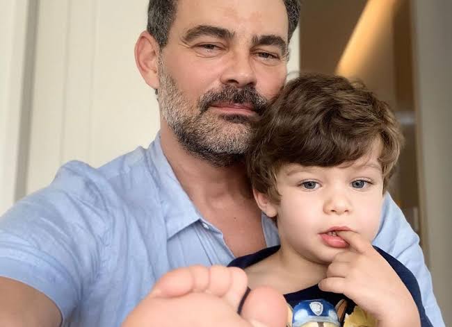 'Eu sou a mãe', diz Carmo Dalla Vecchia sobre filho com João Emanuel Carneiro