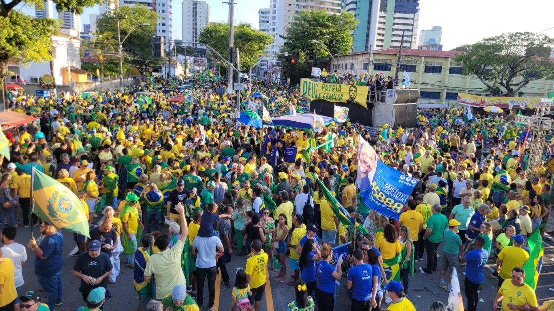 Manifestantes fazem ato a favor de Bolsonaro na Praça Cívica em Natal |  NOVO Notícias