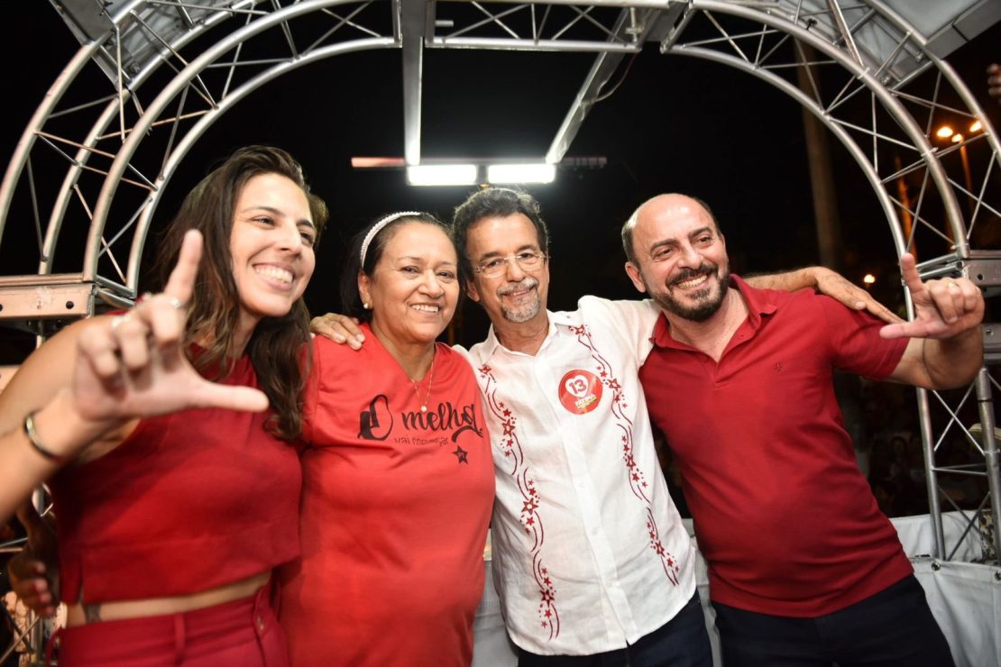 Festa em vermelho com Fátima Bezerra, Natália Bonavides, Fernando Mineiro e o atual vice-governador  Antenor Roberto - Foto: Reprodução