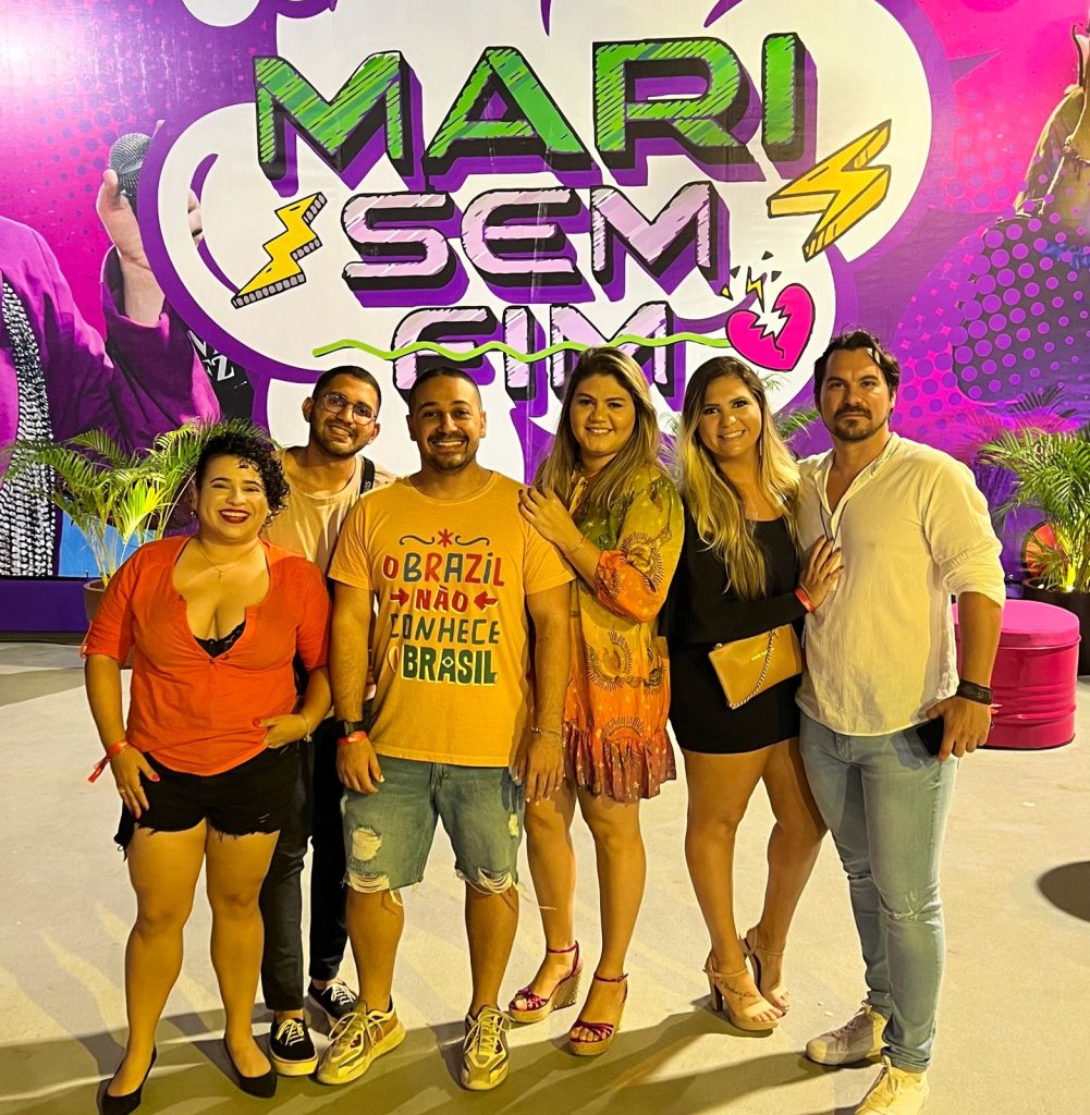 Este colunista com uma turma super querida no Mari Sem Fim em Natal