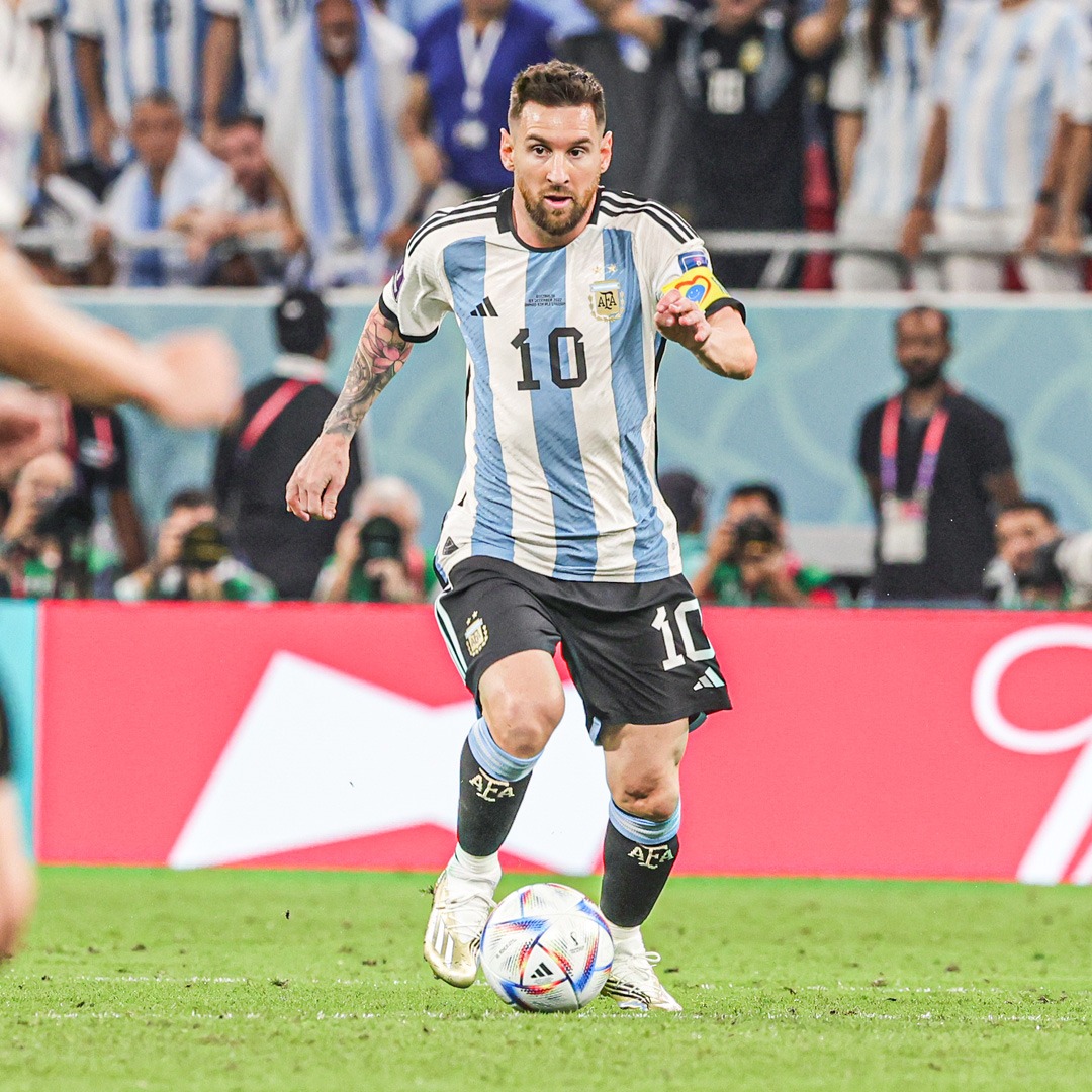 Com gol de Messi em sua milésima partida, Argentina bate Austrália