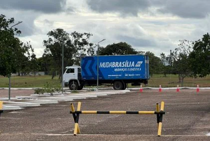 Caminhão de mudança chega ao Palácio do Alvorada