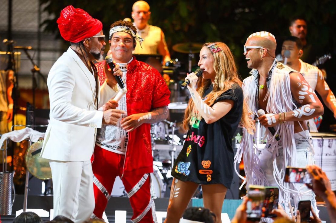 Timbalada lota Guetho Square em primeiro ensaio de verão e recebe Carlinhos Brown, Claudia Leitte e Durval Lelys