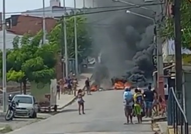 Fogo na Avenida João XXIII, em Mãe Luiza