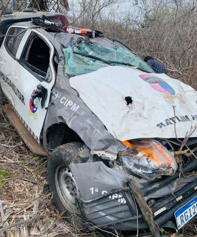 Viatura da Polícia Militar capotada