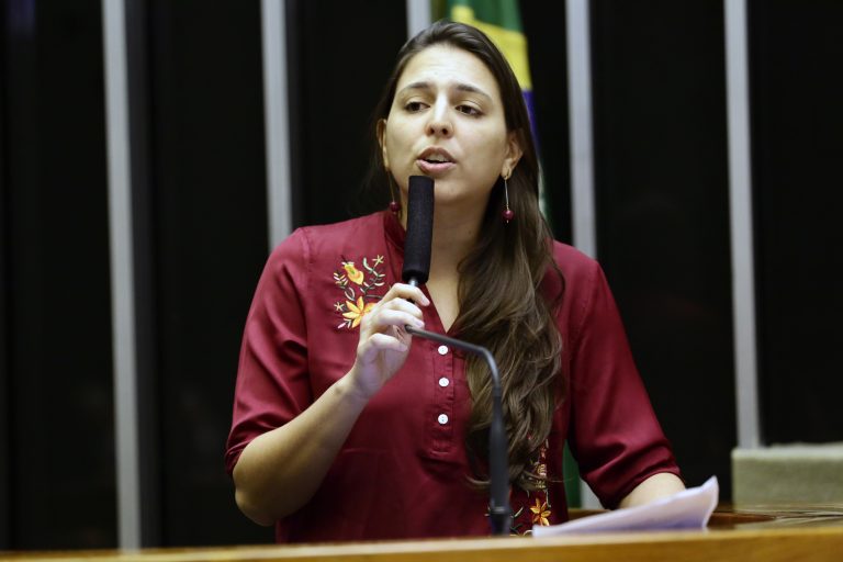Natália Bonavides leva projeto de integração de trens e ônibus de Natal ao Ministério das Cidades