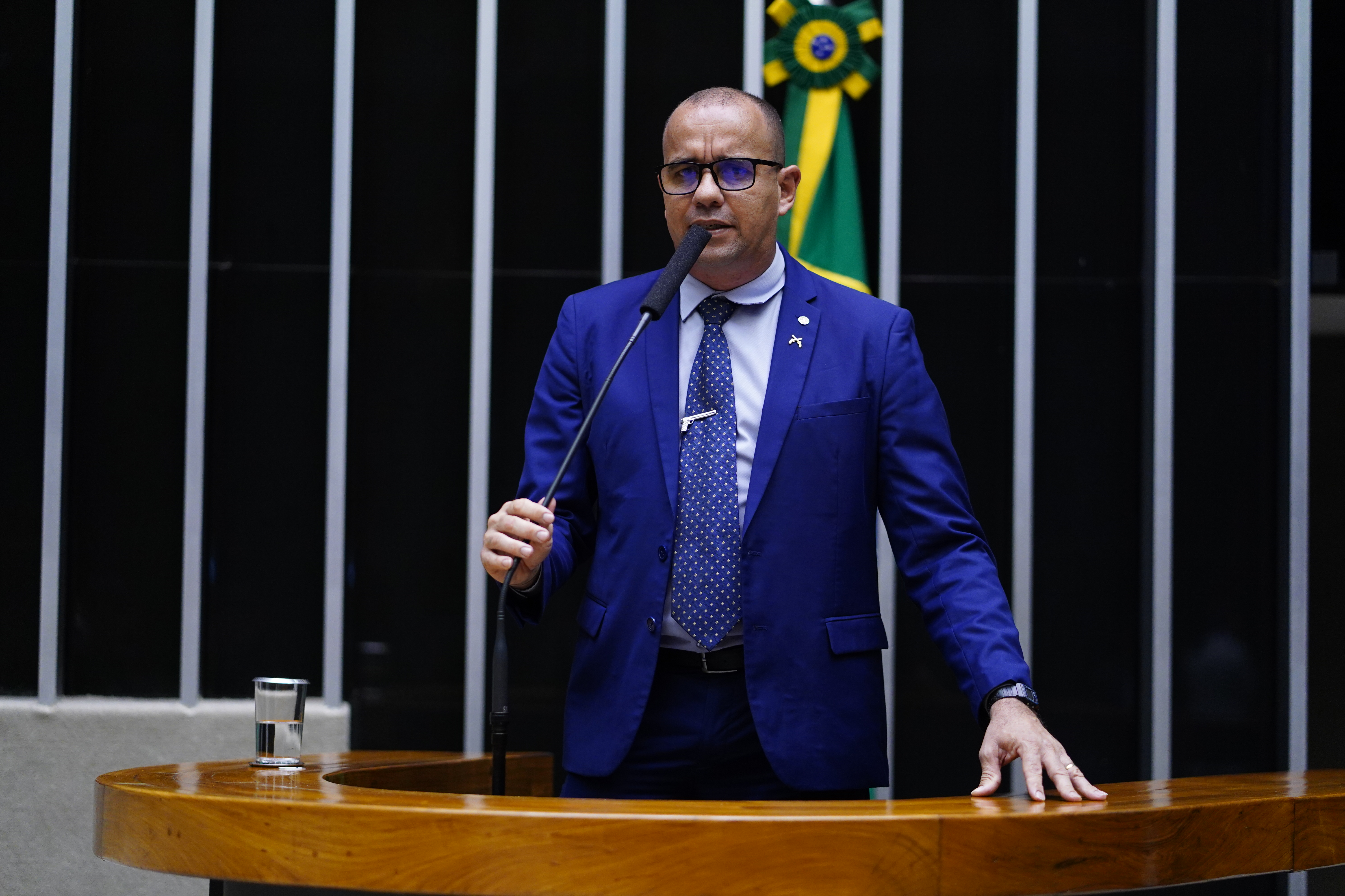 Sargento Gonçalves defende Nikolas Ferreira em meio a acusações de transfobia na Câmara dos Deputados