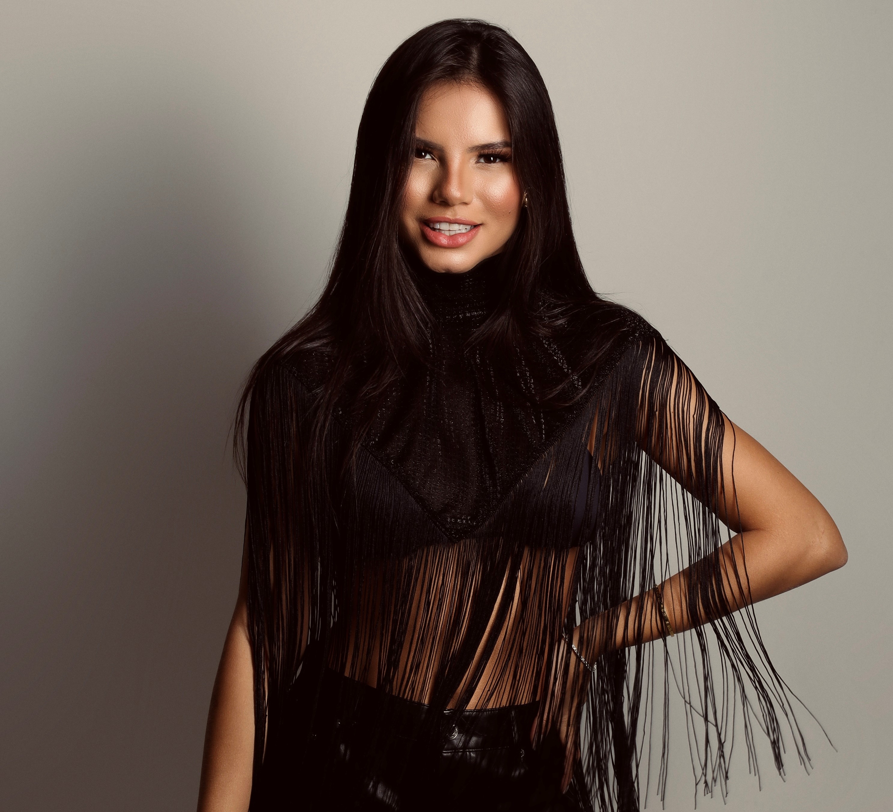 Banda Magníficos anuncia nova cantora: a ex-The Voice Samara Souto