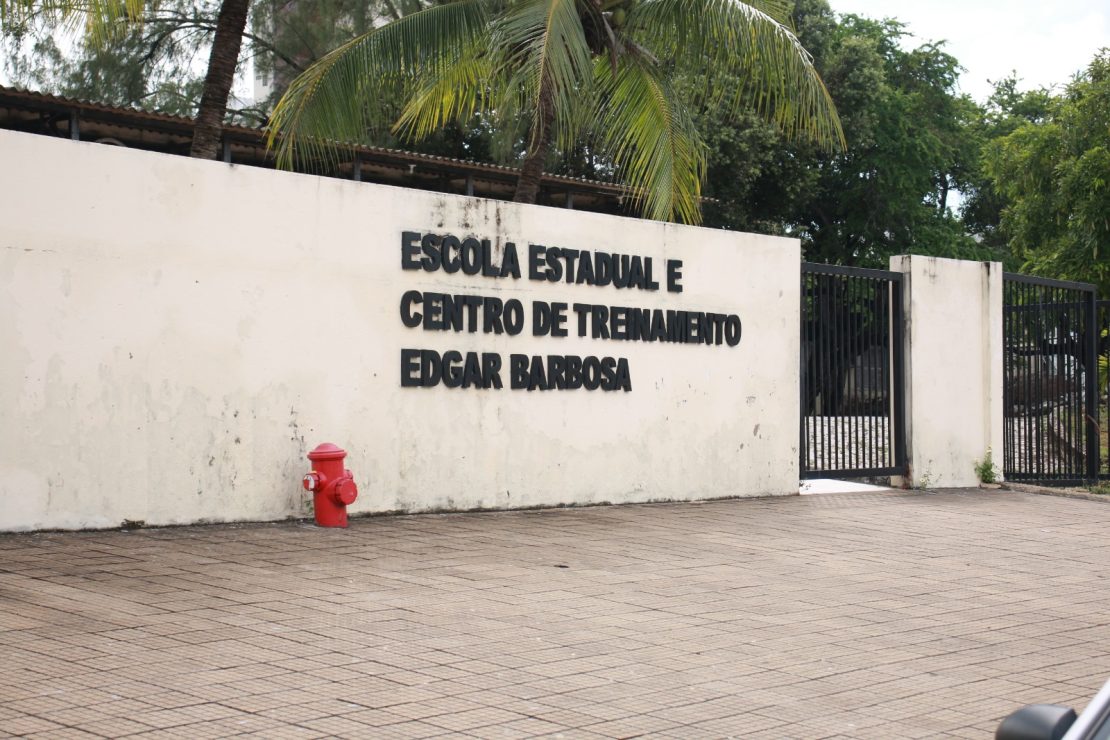 Fachada da Escola Estadual Edgar Barbosa