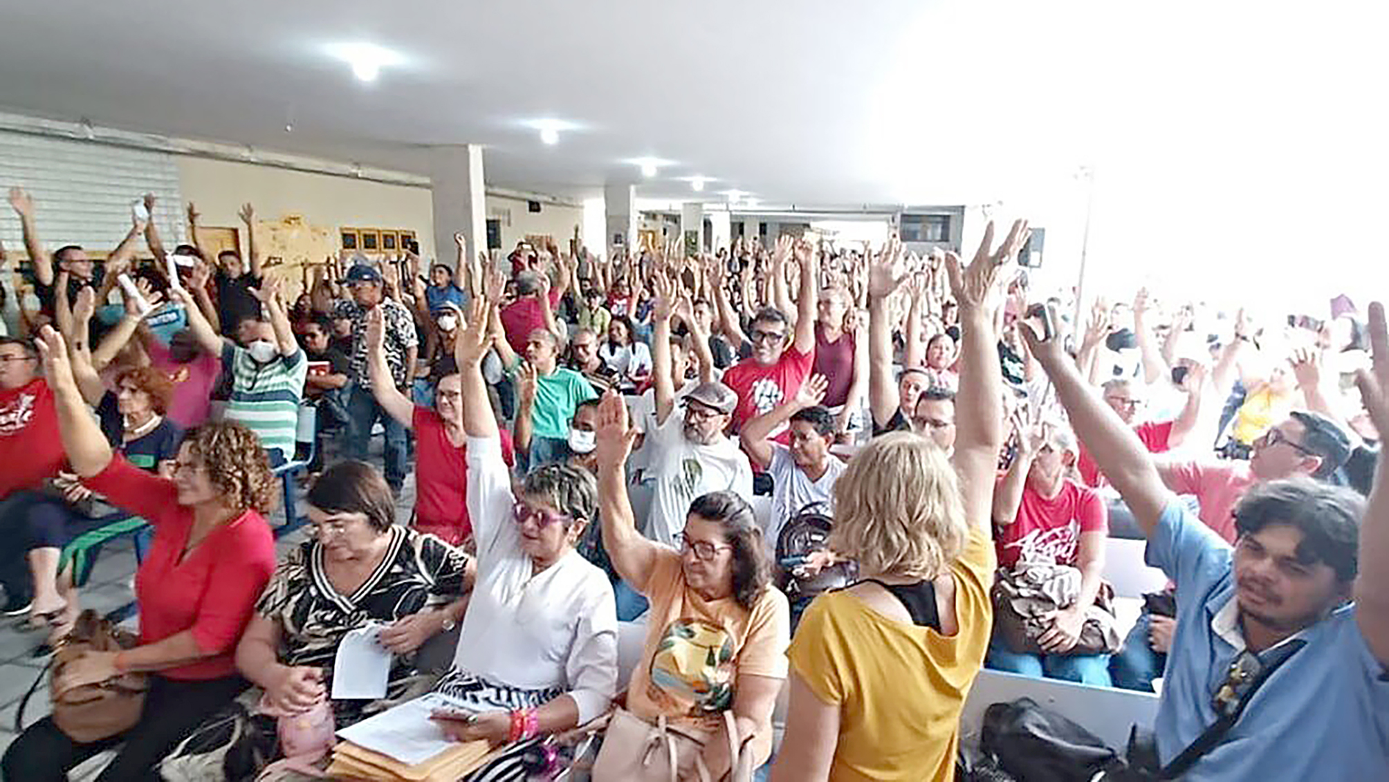 Trabalhadores em educação voltarão a avaliar greve nesta terça-feira 