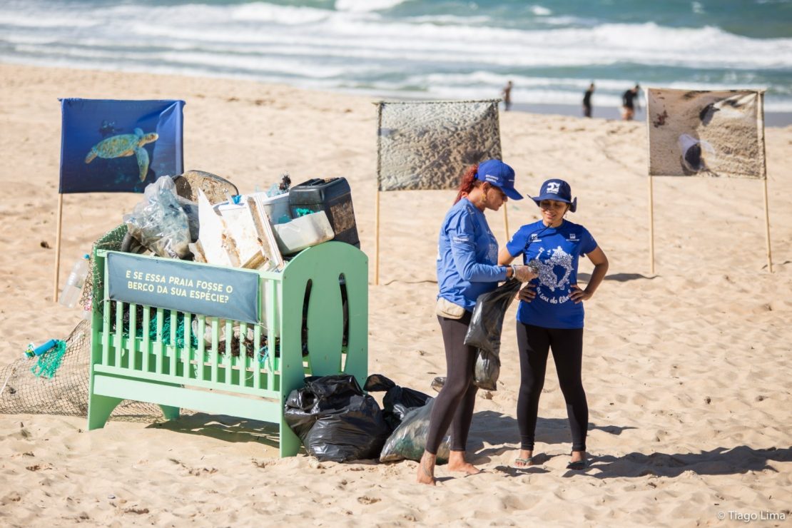 No Dia da Terra, ações da Oceânica no RN incluem mutirão de limpeza da praia. Foto: Tiago Lima