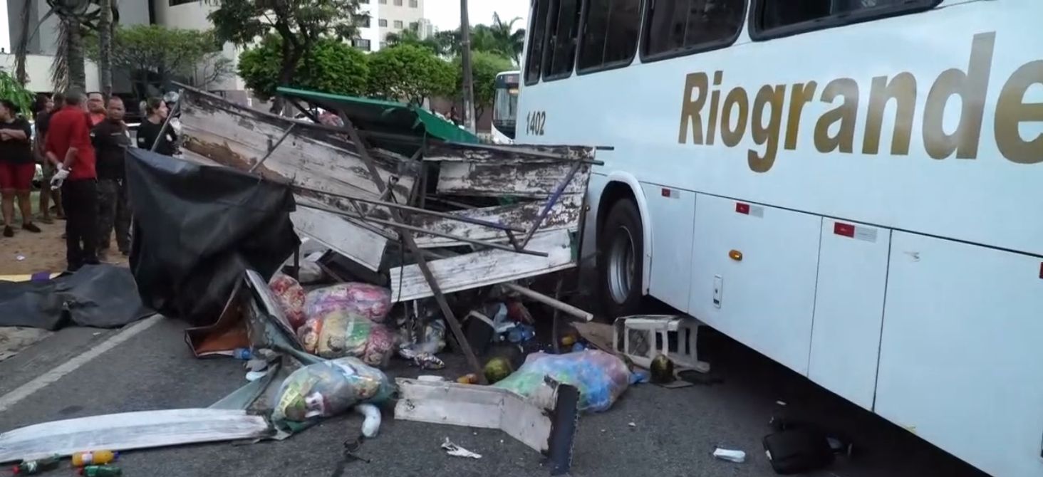 Vendedor ambulante morre atropelado por ônibus na zona Sul de Natal