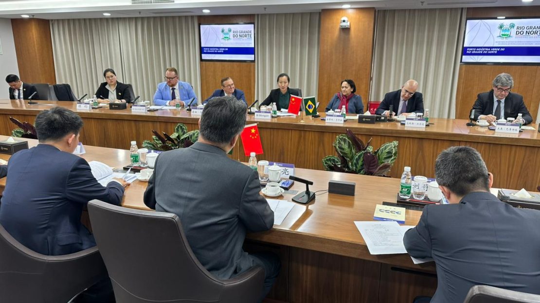 Governadora com representantes da empresa China Communications Construction