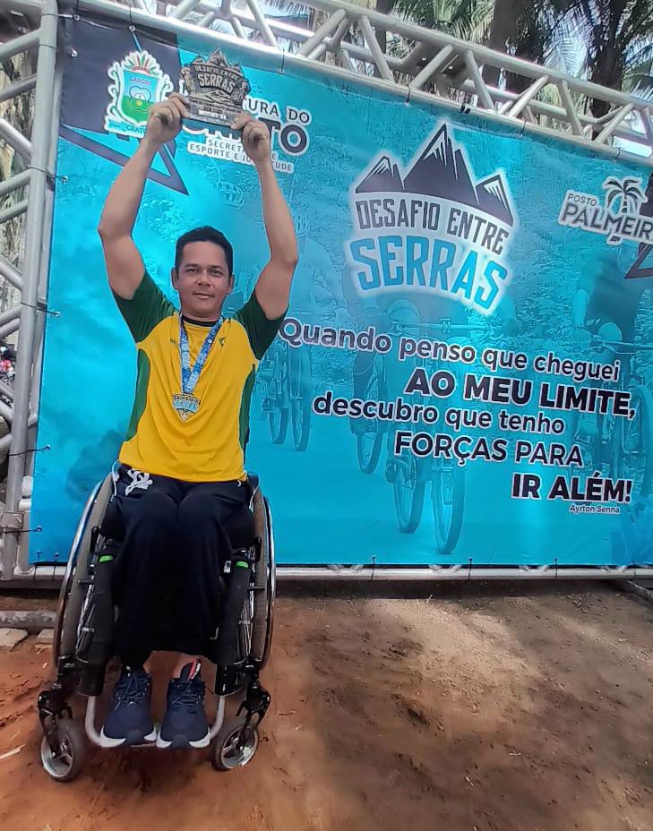 Jackson Alexandre, atleta da Sadef vencedor do Desafio de mountain bike Serras 2023, na categoria handbike - Foto: Divulgação