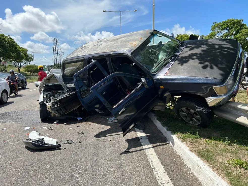 Acidente na BR-101 em Natal deixa três feridos, incluindo duas crianças