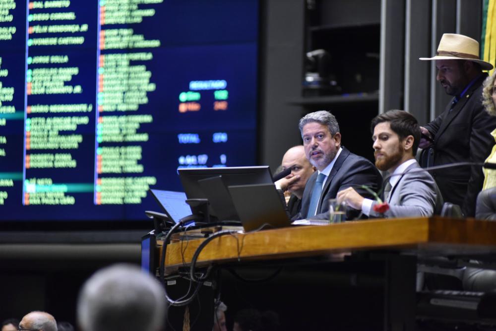 Acordo para regime de urgência do PL das fake news foi anunciado por Arthur Lira. Foto: Zeca Ribeiro/Câmara dos Deputados