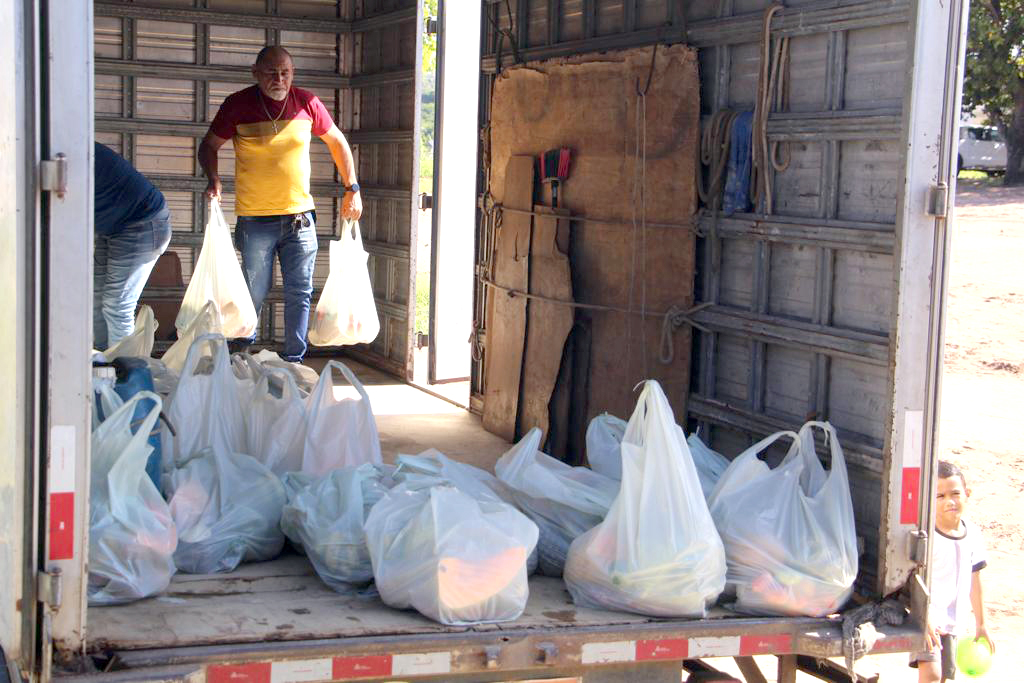 A ação beneficia cerca de 100 famílias a cada 15 dias - Foto: Divulgação