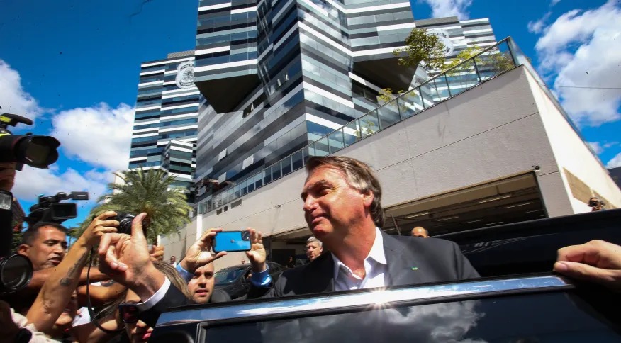 Bolsonaro nega ter determinado fraudes em seu cartão de vacina