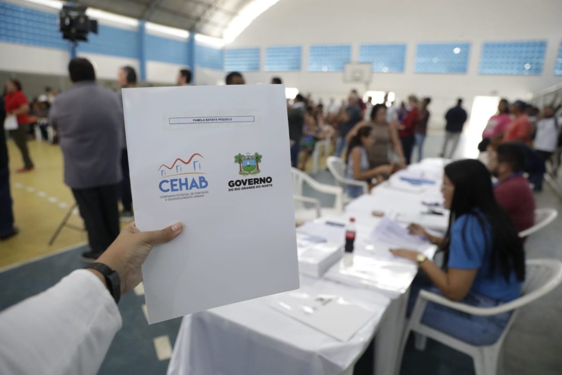 Governo entrega títulos de regularização fundiária em Currais Novos