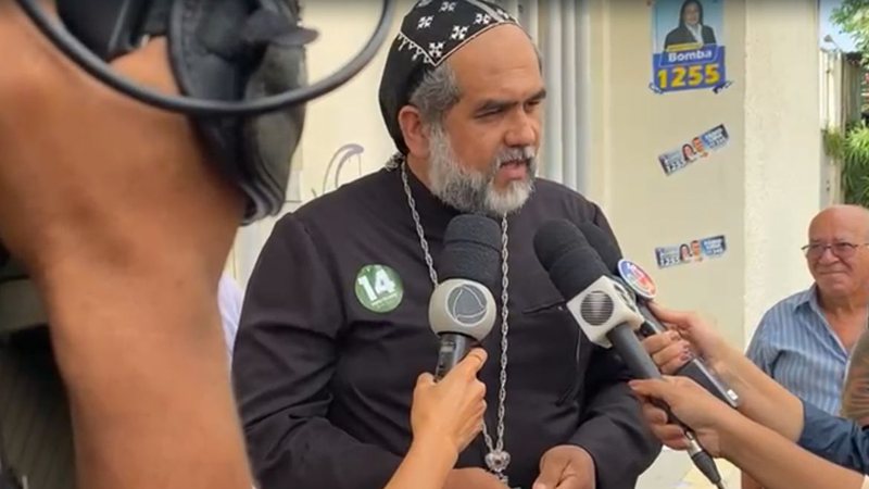 Padre Kelmon lança candidatura a prefeito de Salvador durante manifestação contra PL das Fake News