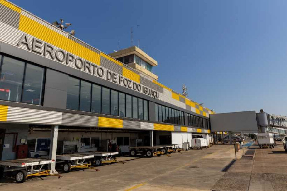 Ameaça de bomba em aeroporto no Paraná era pacote de coxinhas, diz PF