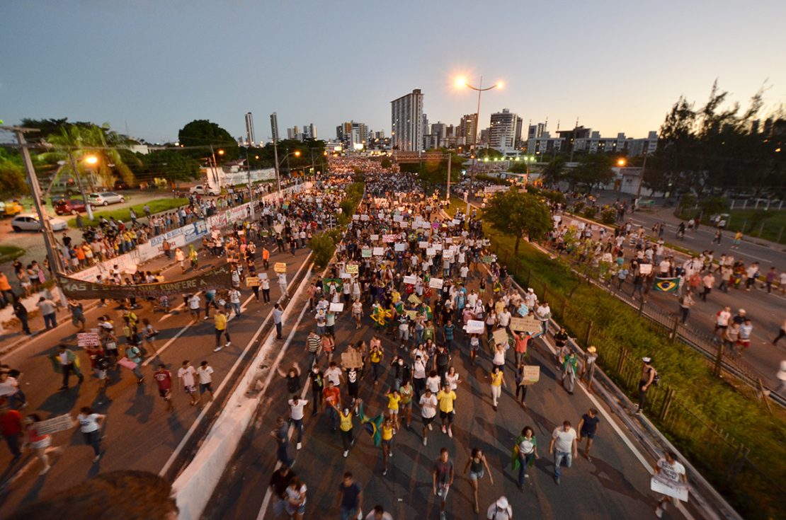 No final da tarde, a BR-101 totalmente ocupada do Natal Shopping até a passarela do Centro Administrativo. Foto: Everton Dantas 