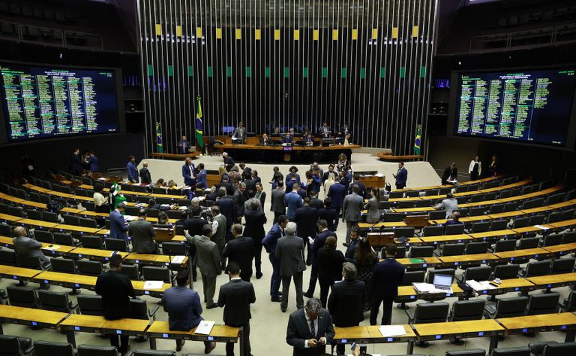 Câmara aprova PL que tipifica crime de 'discriminação contra pessoas politicamente expostas'